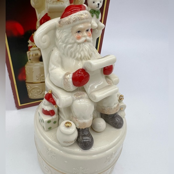 Lenox Winter's Wonder Santa Musical Keepsake Box Plays Jolly Old St Nicholas - Picture 13 of 16